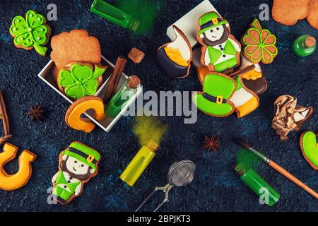 Gingerbreads cookies pour Patrick sur fond de béton Banque D'Images