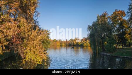 Uman, Ukraine - 10.13.2018. Incroyable l'automne à l'étang supérieur à Sophia Park à Ouman Banque D'Images