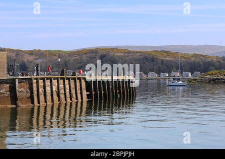 La jetée en bois non sécuritaire est fermée aux gens, à Millport, Great Cumbrae, Écosse, Royaume-Uni Banque D'Images