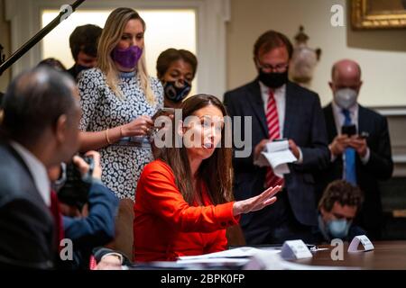 NYTVIRUS - le président Donald Trump fait des remarques comme il participe à la réunion sur les zones d'opportunité dans la salle du Cabinet, le lundi 18 mai 2020. ( photo par Doug Mills/The New York Times) crédit: Doug Mills / Pool via CNP | utilisation dans le monde entier Banque D'Images