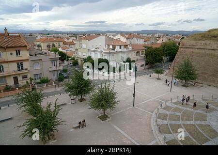 La place d'entrée et les remparts du Palais des Rois de Majorque.Perpignan.Pyrénées-Orientales.Occitanie.France Banque D'Images