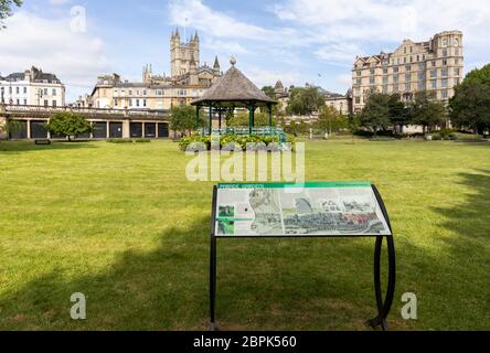 Les jardins Parade du centre de Bath City ont récemment rouvert mais sont vides en raison du coronavirus COVID-19, ville de Bath, Somerset, Angleterre, Royaume-Uni Banque D'Images