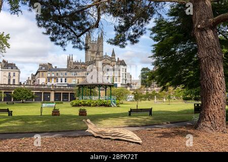 Les jardins Parade du centre de Bath City ont récemment rouvert mais sont vides en raison du coronavirus COVID-19, Bath, Somerset, Angleterre, Royaume-Uni Banque D'Images