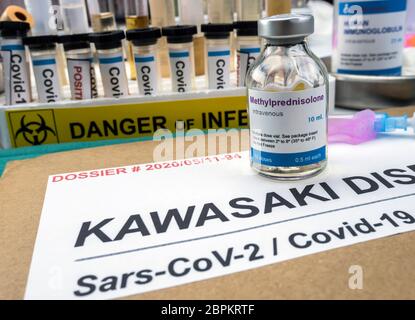 Médicament générique en flacon de méthylprednisolone pour traiter la maladie de Kawasaki liée au COV-2 du SRAS chez les enfants de moins de cinq ans, image conceptuelle, médicament générique sans marque con Banque D'Images