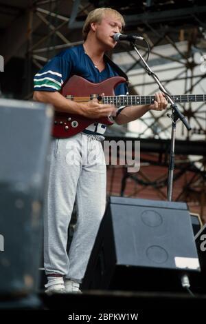 Queen mit Freddie Mercury - Das Kölner Open-Air-Festival im Sommer 1986 mit 55.000 Besuchern im Müngersdorfer Stadion mit Auftritten von Craaus Frankfurt, dem irischen Sänger Gary Moore und den britischen Bands Level 42 und Marillion. Hörhöpunkt des abends - der legäre Auftritt von Queen. DAS Konzert im Stadion am 19. Juli 1986 Hat für deutsche Queen-fans Kultstatus - es war der letzte gemeinsame Auftritt der Band in Deutschland. Bevor Frontmann Freddie Mercury 1991 starb, kam er auf der ?Magic Tour? Mit Brian May, Roger Taylor, John Deacon und Spike Edney nach Köln. Gitarrist Brian May Banque D'Images