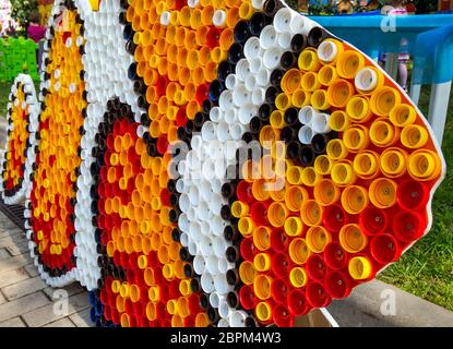 Poisson fait de bouchons en bouteilles de plastique. Banque D'Images