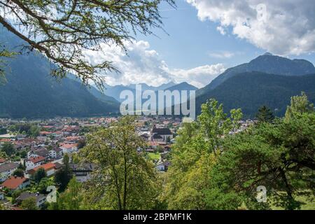 Mittenwald est une commune allemande dans le district de Garmisch-Partenkirchen, en Bavière. Banque D'Images