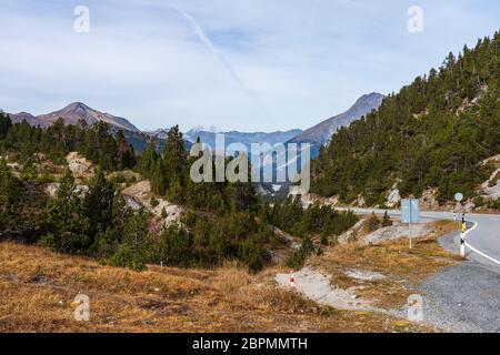 Voie de l'Ofenpass - Fuorn passer dans le Val Mustair vallée des Grisons, canton des Grisons, Suisse. Banque D'Images