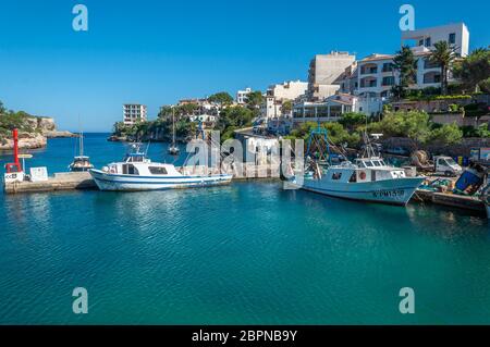 Cala Figuera, Îles Baléares/Espagne; mai/19/2020: Port de Cala Figuera avec bateaux typiques de Majorque amarrés Banque D'Images