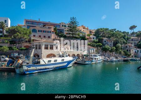 Cala Figuera, Îles Baléares/Espagne; mai/19/2020: Port de Cala Figuera avec bateaux typiques de Majorque amarrés Banque D'Images