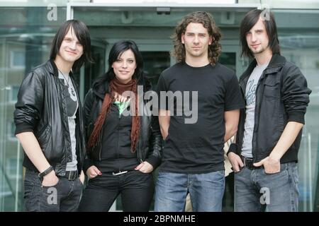 Silbermond - Photocall - Die deutsche Pop-Rock-Band Silbermond // Ihre Größten Hits: Symphonie (2004), Das Beste (2006) und Irgendwas bleibt (2009). (V.l.N.n.r) Thomas Stolle, Stefanie Kloß, Andreas Nowak, Thomas Stolle et Johannes Stolle Banque D'Images