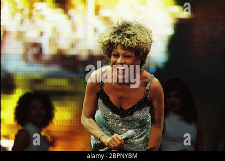 Tina Turner - Konzert 1996 im Müngersdorfer Stadion - Die US-amerikanische Sängerin und Sauspielerin Tina Turner während eines Konzertes in Köln Banque D'Images