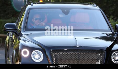 Cobham, Royaume-Uni. 19 mai 2020. Chelsea le footballeur Willian quitte le terrain d'entraînement des clubs à Cobham. À partir d'aujourd'hui, les joueurs de la Premier League peuvent maintenant s'entraîner en petits groupes mais sans contact. Crédit : James Boardman/Alay Live News Banque D'Images