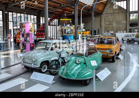 Dans des scènes grandeur nature impressionnantes, le musée des transports de Munich présente les transports et la mobilité historiques et actuels dans trois salles d'exposition. Banque D'Images