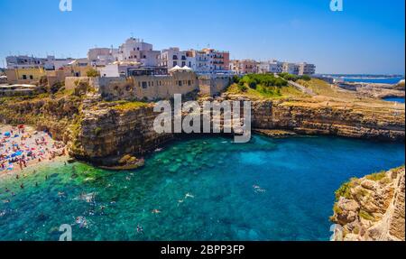 italie du sud village de mer Polignano a Mare - province de Bari - Pouilles - Italie . Banque D'Images