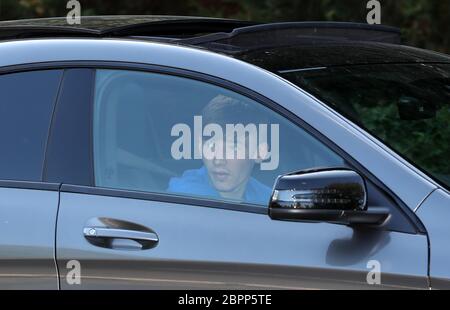 Cobham, Royaume-Uni. 19 mai 2020. Billy Gilmour, footballeur de Chelsea, quitte le terrain d'entraînement des clubs à Cobham. À partir d'aujourd'hui, les joueurs de la Premier League peuvent maintenant s'entraîner en petits groupes mais sans contact. Crédit : James Boardman/Alay Live News Banque D'Images