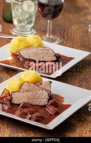 Avec des boulettes de boeuf rôtie bavarois Banque D'Images