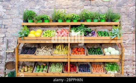 Fond d'étagères fruits légumes Banque D'Images