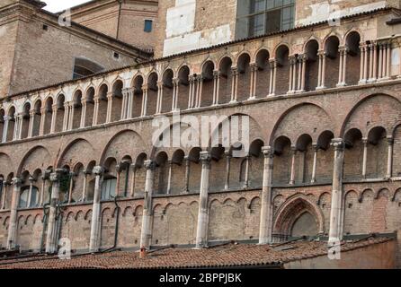 La paroi latérale de la Cathédrale de Ferrare, Basilica Cattedrale di San Giorgio, Ferrara, Italie Banque D'Images