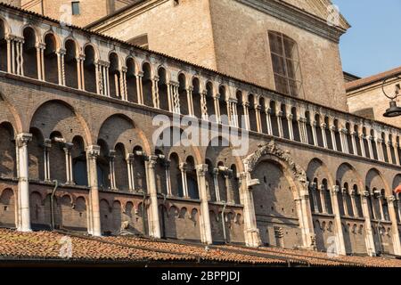 La paroi latérale de la Cathédrale de Ferrare, Basilica Cattedrale di San Giorgio, Ferrara, Italie Banque D'Images