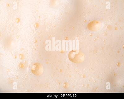 Texture mousse extreme close up comme arrière-plan. Milk-shake ou mousse cappucino avec bulles shoot macro. L'espace de copie pour le texte. Banque D'Images