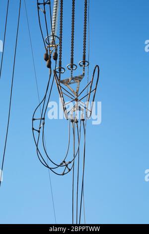 Câbles de ligne électrique cassés Banque D'Images