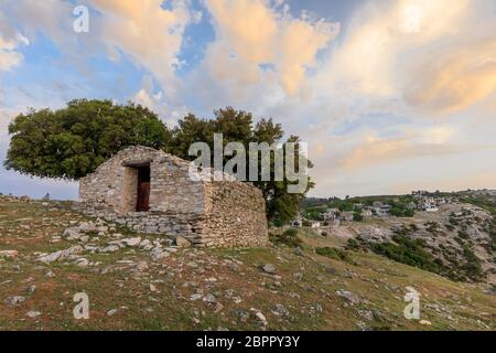 Le lever du soleil dans le village de Kastro. L'île de Thassos, Grèce Banque D'Images