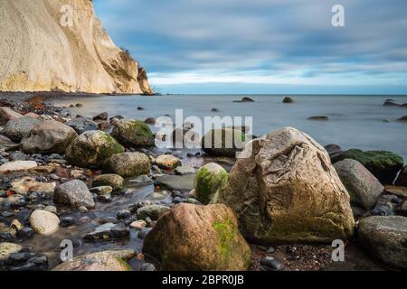 Côte de la mer Baltique sur l'île de Moen au Danemark. Banque D'Images