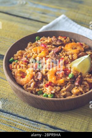 Bol de poulet et chorizo paella, close-up Banque D'Images