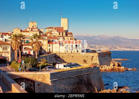 Antibes vieille ville historique de mer et points de repère, célèbre destination en Cote d Azur, France Banque D'Images