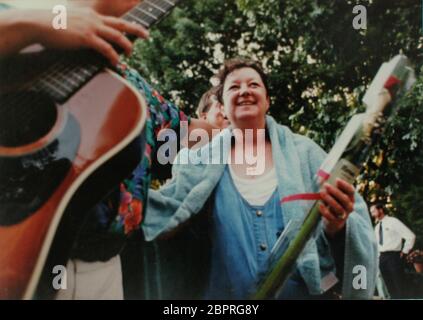 Smithville, Texas, États-Unis. 15 juillet 2011. NORMA MCCORVEY, la femme nommée ''Roe'' dans l'affaire historique de la Cour suprême de 1973 ''Roe vs Wade'' qui protégeait le droit d'une femme de choisir l'avortement, après son baptême à un lieu et une date inconnus. McCorvey, qui est décédé le 18 février 2017 à Katy, au Texas, affirme dans un nouveau documentaire qu'elle a été payée avec élégance pour inverser sa position sur l'avortement dans les années 90. Crédit : Bob Daemmrich/ZUMA Wire/Alay Live News Banque D'Images