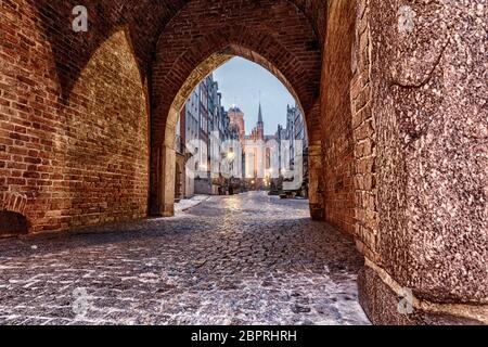 Rue Mariacka à Gdansk, vue depuis le restaurant La Luna Gate, la Pologne. Banque D'Images