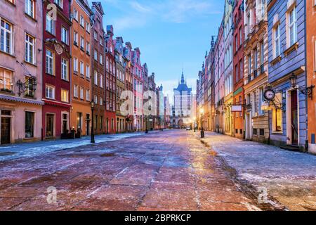 Marché longtemps à Gdansk, vue depuis les marches de la Mairie, la Pologne. Banque D'Images