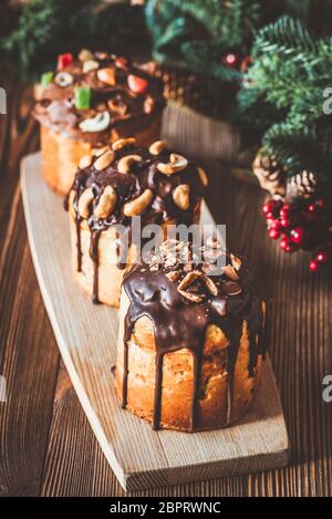 Décorées avec arbre de Noël Panettone Banque D'Images