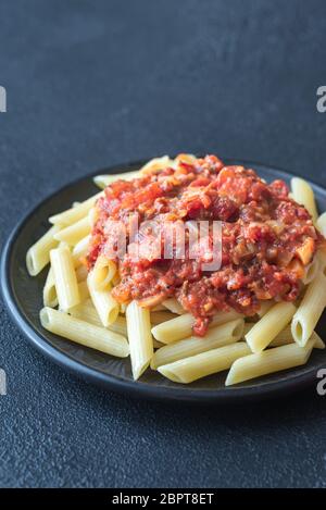 Partie de penne avec sauce arrabbiata Banque D'Images