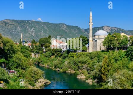 Vieille ville de Mostar et de la rivière Neretva en Bosnie-Herzégovine Banque D'Images