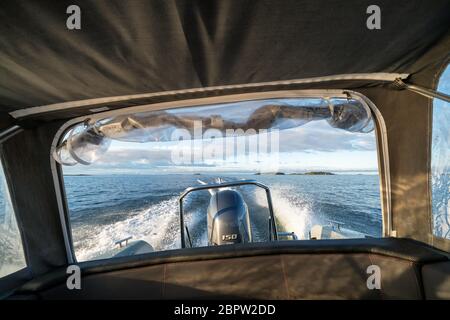 Canotage sur la mer Baltique, Kirkkonummi, Finlande Banque D'Images