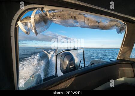 Canotage sur la mer Baltique, Kirkkonummi, Finlande Banque D'Images