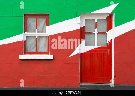 Cottage dans la ville de Balinrobe, comté Mayo, Connaught, Irlande, Europe Banque D'Images