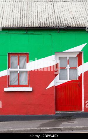 Cottage dans la ville de Balinrobe, comté Mayo, Connaught, Irlande, Europe Banque D'Images