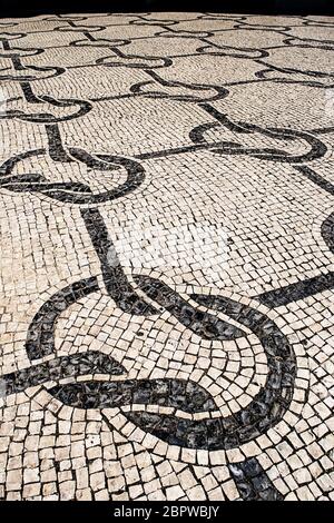 Les carreaux portugais créent un motif de nœud nautique à Aveiro, au Portugal Banque D'Images