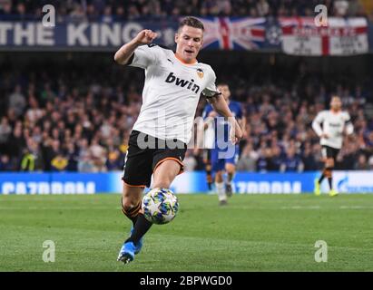 LONDRES, ANGLETERRE - 17 SEPTEMBRE 2019 : Kevin Gameiro de Valence photographié lors du match du groupe H de l'UEFA Champions League 2019/20 entre le Chelsea FC (Angleterre) et le Valencia CF (Espagne) au Stamford Bridge. Banque D'Images