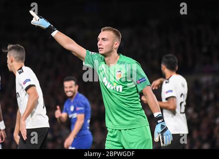 LONDRES, ANGLETERRE - 17 SEPTEMBRE 2019 : Jasper Cillessen de Valence photographié lors du match du groupe H de l'UEFA Champions League 2019/20 entre le Chelsea FC (Angleterre) et le Valencia CF (Espagne) au Stamford Bridge. Banque D'Images