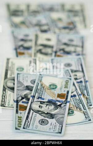 Une pile d'argent. Les dollars américains réunis Banque D'Images