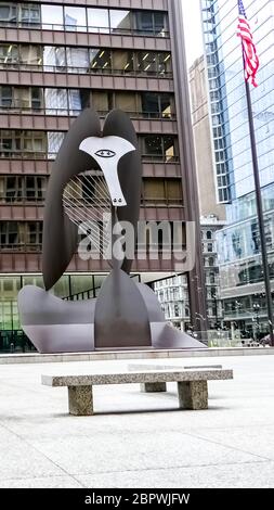 Vue sur Picasso de Chicago, une sculpture monumentale sans titre de Pablo Picasso sur Daley Plaza. Banque D'Images