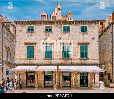 Dubrovnik, Croatie - 3 juin 2016. Un librairie ouvert pour les affaires dans la vieille ville historique. Banque D'Images