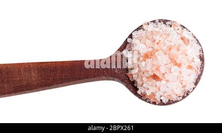 Vue de dessus du sel avec cuillère en bois de rose de l'himalaya sels close up isolé sur fond blanc Banque D'Images