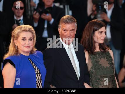 VENISE, ITALIE - AOÛT 30 : Benoît Jaccot, Catherine Deneuve et Chiara Mastroianni assistent à la première '3 Coeurs' Banque D'Images