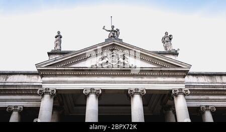 Détail de l'architecture de la Banque de l'Irlande dans le centre-ville par une journée d'hiver Banque D'Images