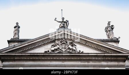 Détail de l'architecture de la Banque de l'Irlande dans le centre-ville par une journée d'hiver Banque D'Images